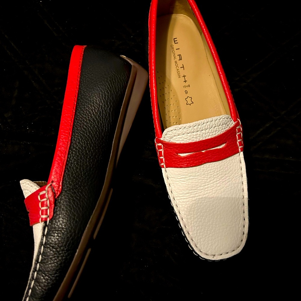 Wirth, Size 9, blue, white with red trimming in great condition.